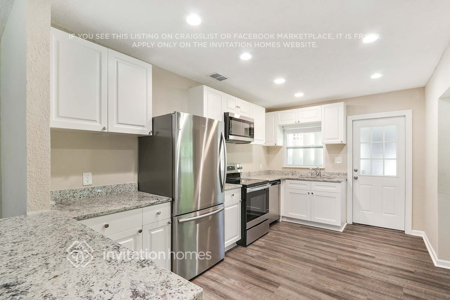 Building Photo - 411 Seffner Valrico Rd