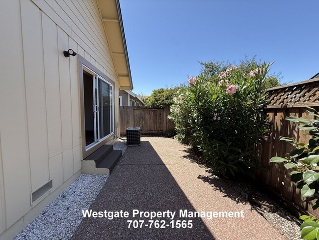 Building Photo - 1417 Dandelion Way