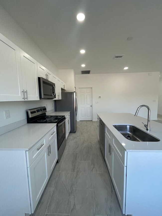 Building Photo - JUST BUILT! Spacious 4Bd /2Ba /2CG Single Family Home