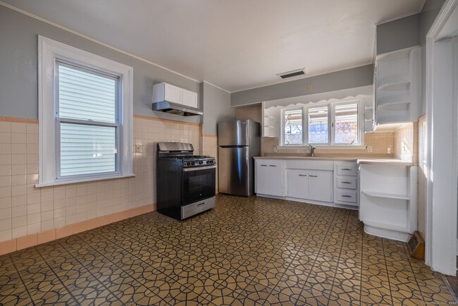 Building Photo - 216 Howard Ave