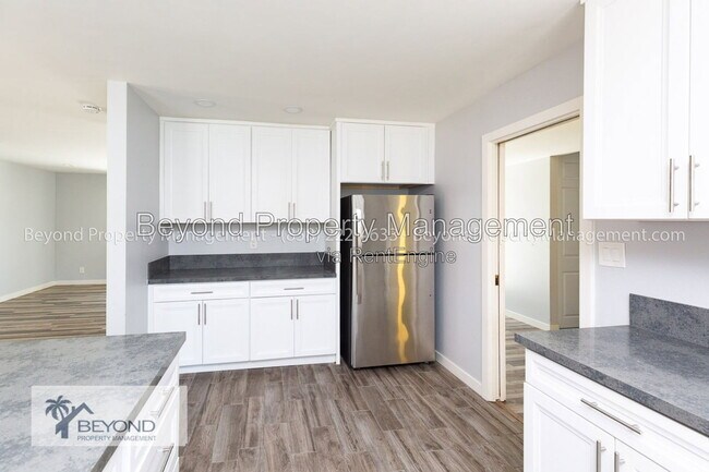Building Photo - 5313 Vickie Dr