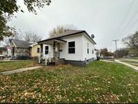 Building Photo - * LEASE SPECIAL* Updated 2+ bedroom house ...