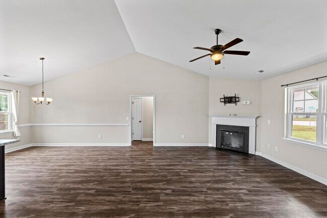 Building Photo - 211 Rowland Dr