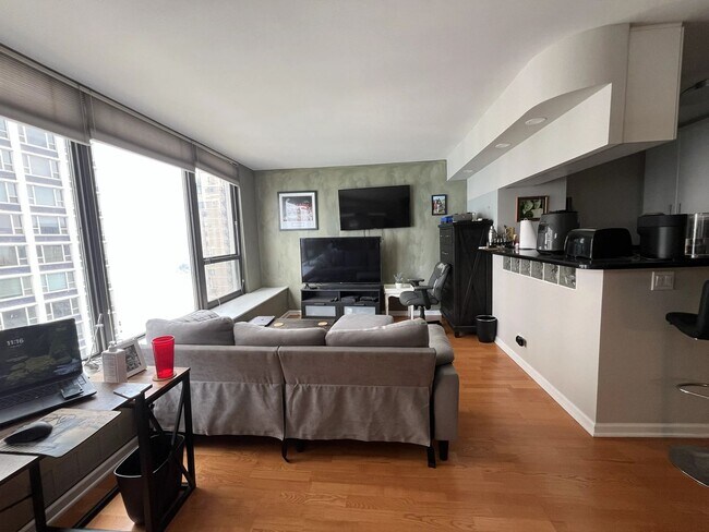 Building Photo - GOLD COAST - FANTASTIC 1BD/1BTH APARTMENT FOR RENT!