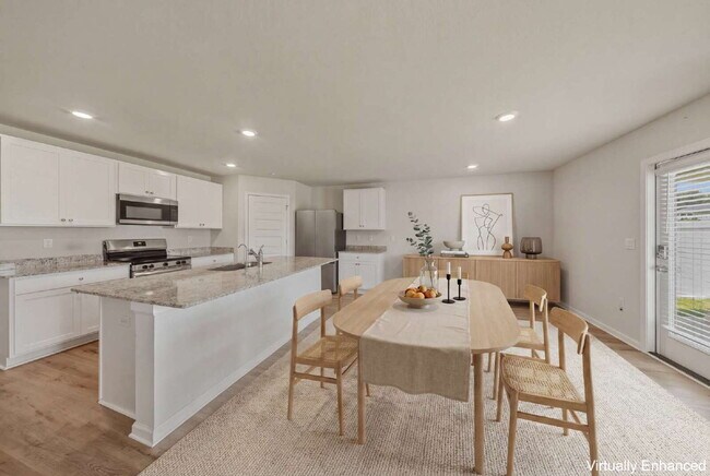 Building Photo - Huge 4 bedroom 2 bathroom home in Southwood