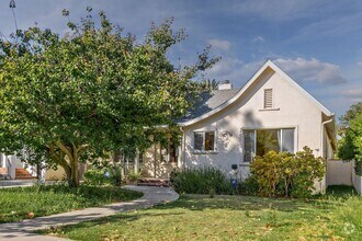 Building Photo - Spacious 4 BR 3 BA Home in Prime West L.A.