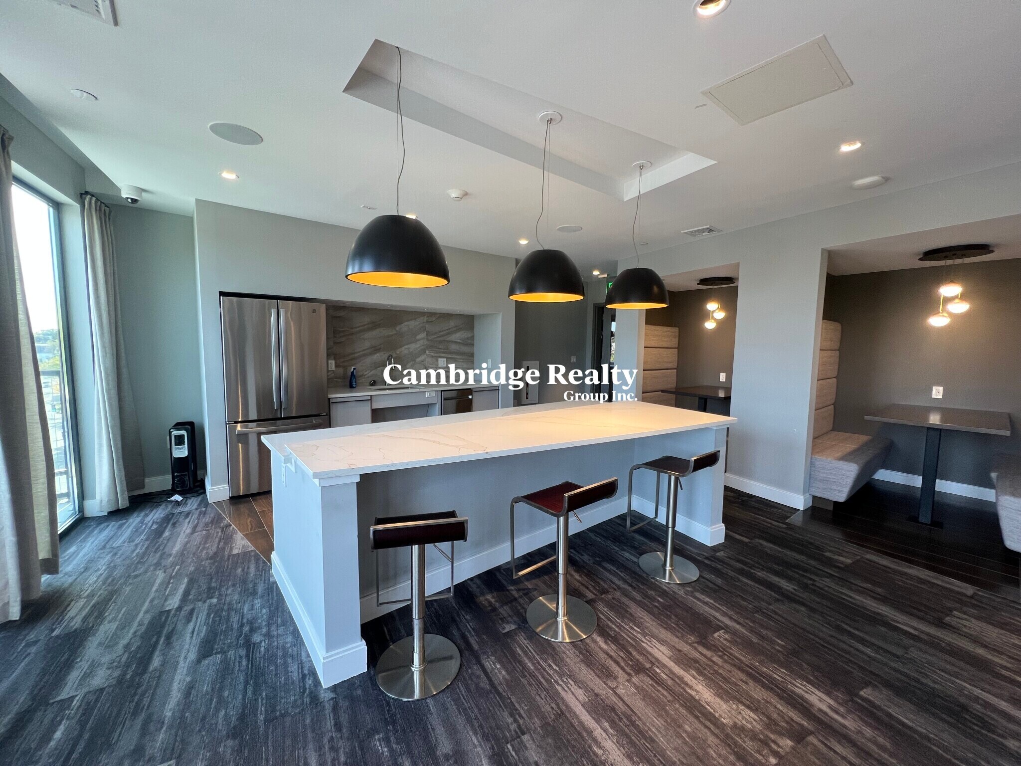 Building Photo - 12 Central St