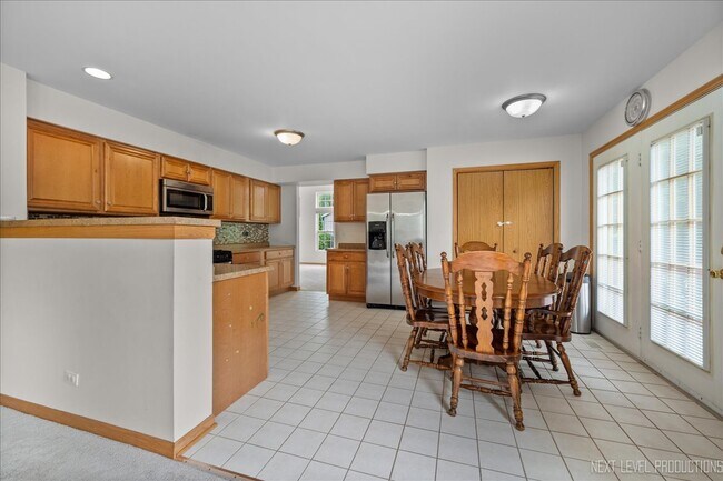 Building Photo - 360 Thomas Dr