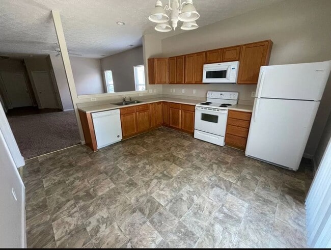 Building Photo - LEXINGTON FARMS...3 Bedroom  Bath House