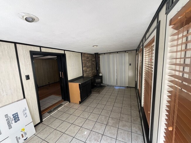Building Photo - $1500 — 2 BEDROOM 1 BATH — Off Howard Gap Rd