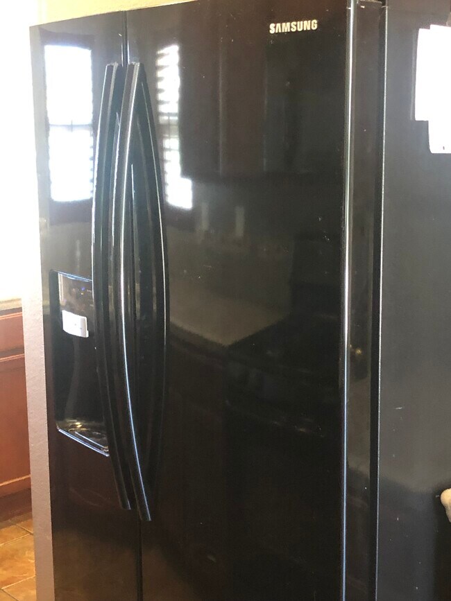 Building Photo - 10640 Siskiyou Ln