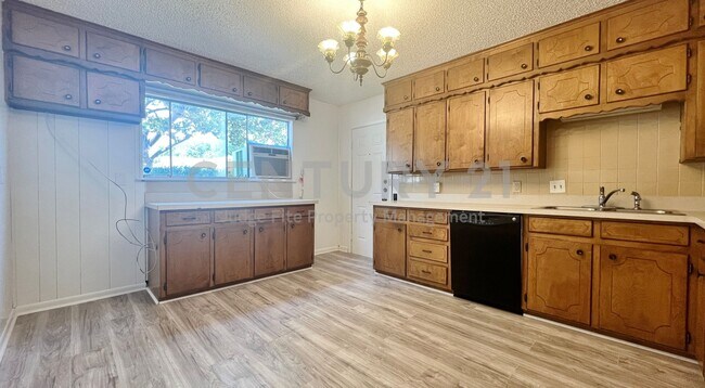 Building Photo - 5429 Farnsworth Ave
