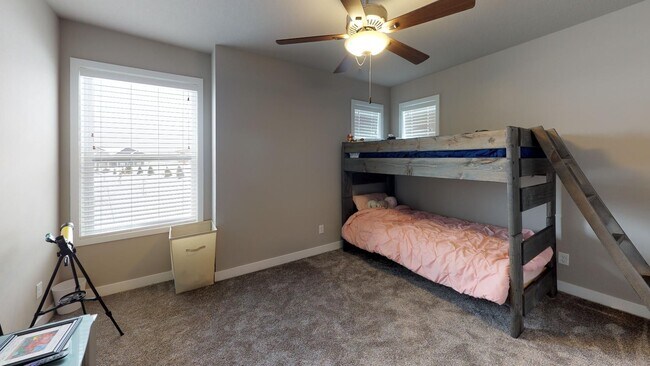 Building Photo - Fabulously Beautiful Townhome in NW Ankeny