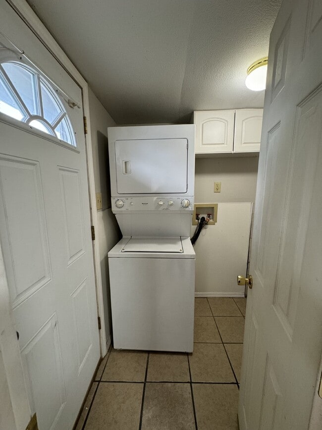 Building Photo - 1556 S Palisade St