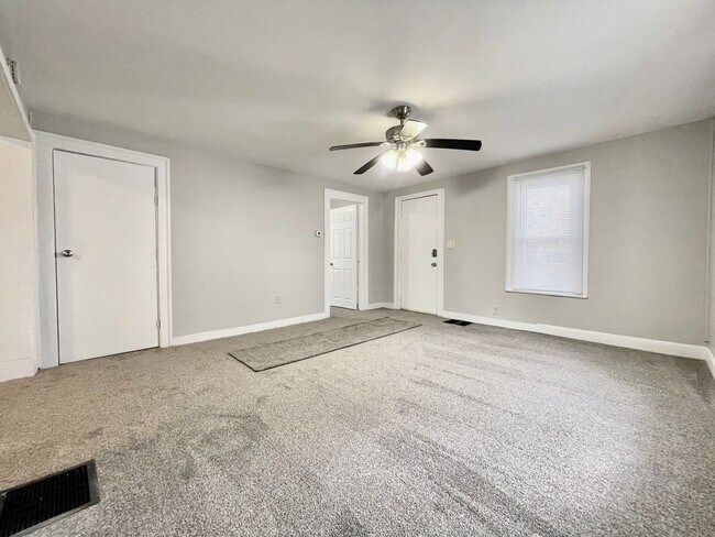 Building Photo - 1011-1013 Quarry Ave NW