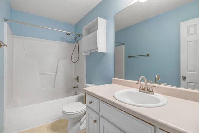 Building Photo - WONDERFUL 3 BR, 2 BA w/ attached garage *D...