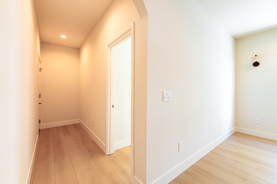 Building Photo - 4639 W 18th St