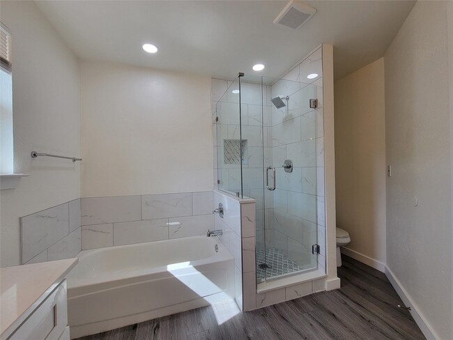 Building Photo - 10652 Hamlin Dr