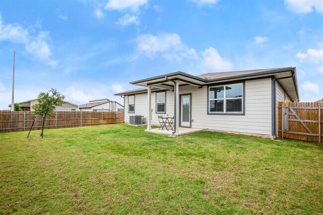 Building Photo - 3024 Egan Dr