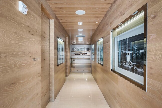 Building Photo - 401 N Birch Rd