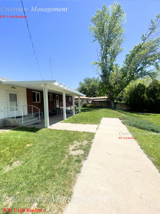 Building Photo - Charming Home with Expansive Yard in Prime Draper Location