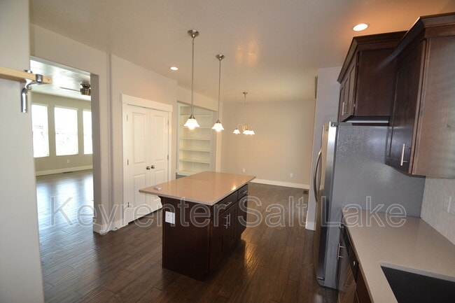 Building Photo - 11373 S Oakmond Rd