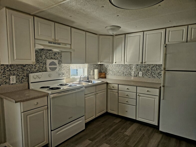 Building Photo - 922 S Sunfish Ave