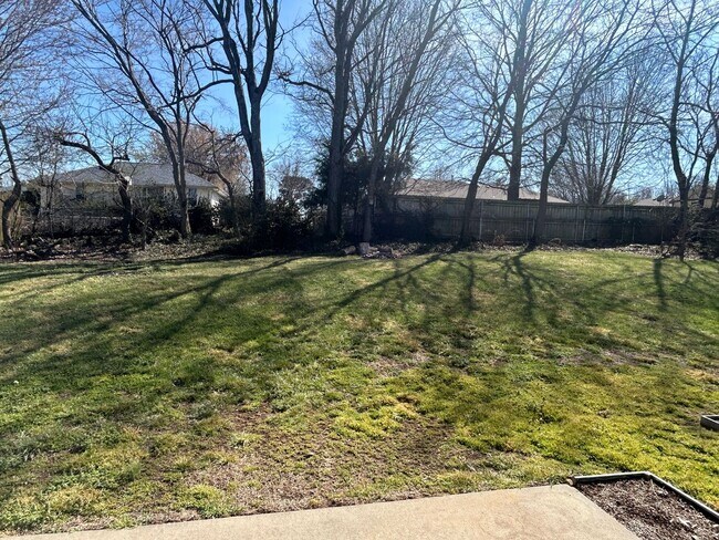 Building Photo - Beautiful 3 bedroom home - Clever, MO