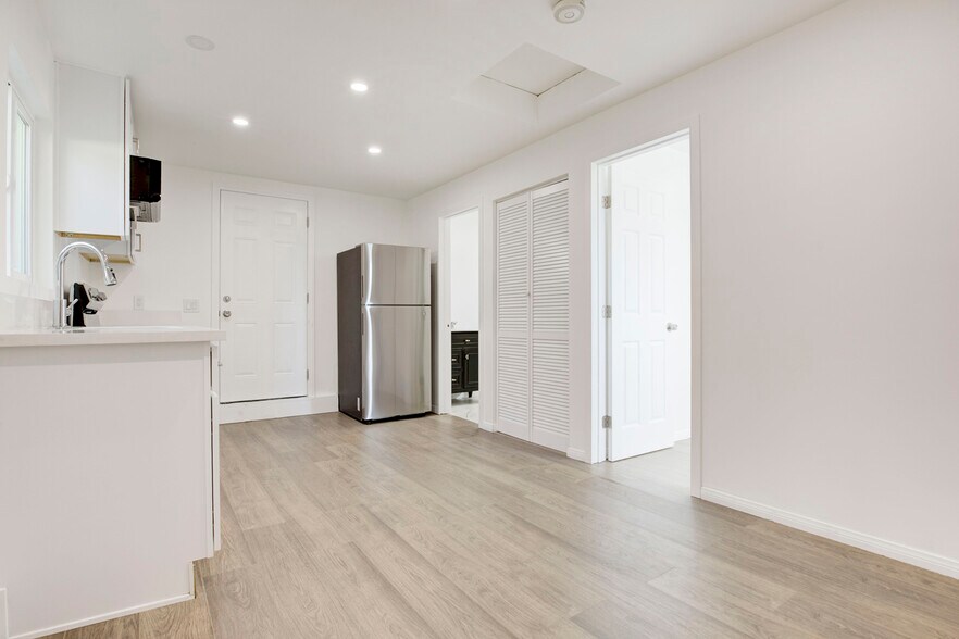 Building Photo - 16501 Kingsbury St