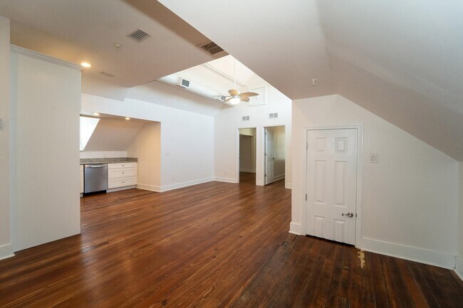 Building Photo - 11 Aviles St