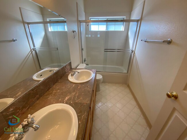 Building Photo - $6995-Amazing 4 Bed/3 Bath Home in Mtn. Vi...