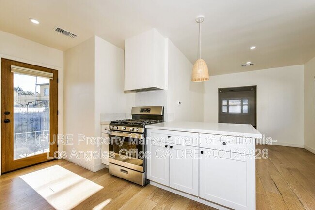 Building Photo - 2912 Covina St