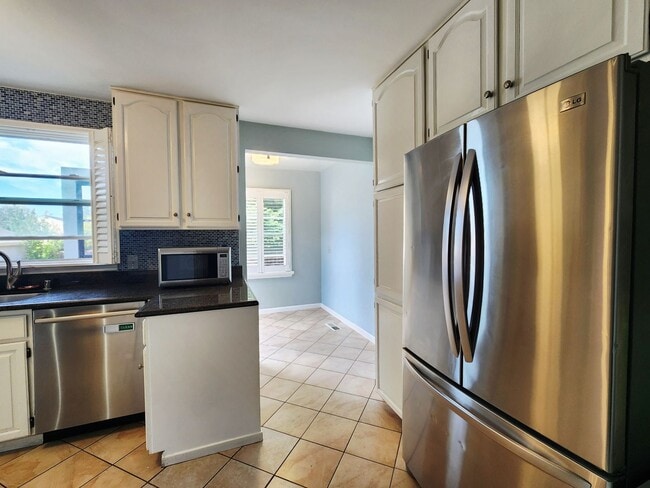Building Photo - Two bed house in San Mateo
