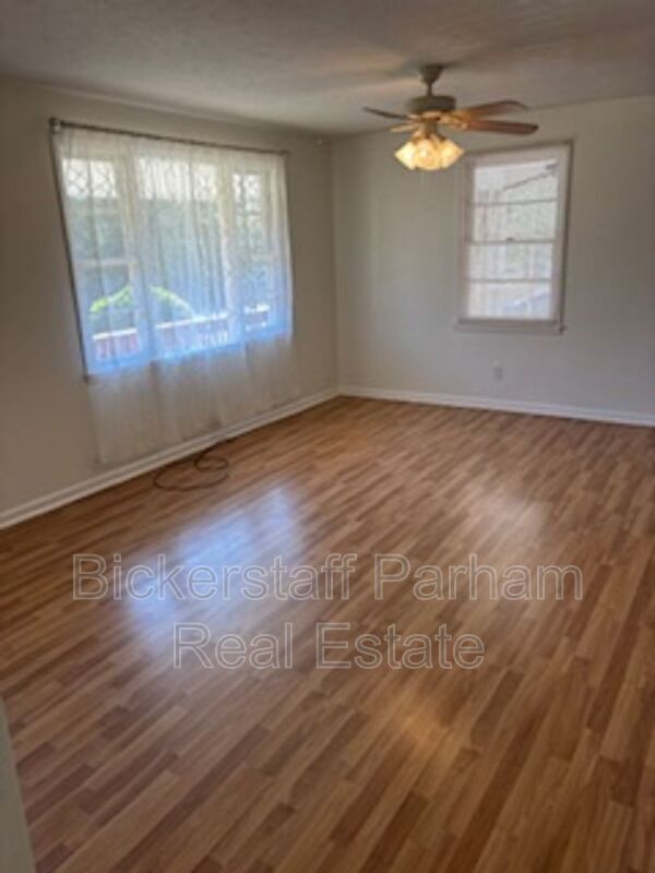 Building Photo - 703 Winall Dr