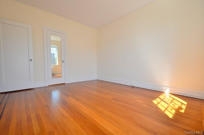 Building Photo - 155 Garth Rd