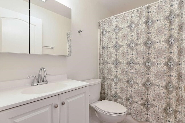 Building Photo - 19 Wiget St