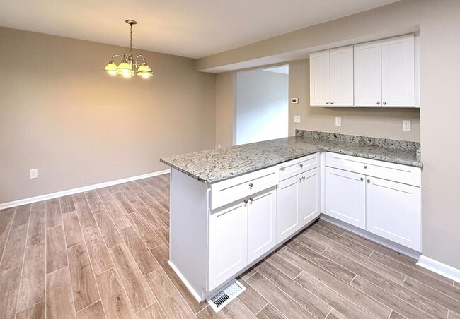 Building Photo - 9242 Woodcreek Ct