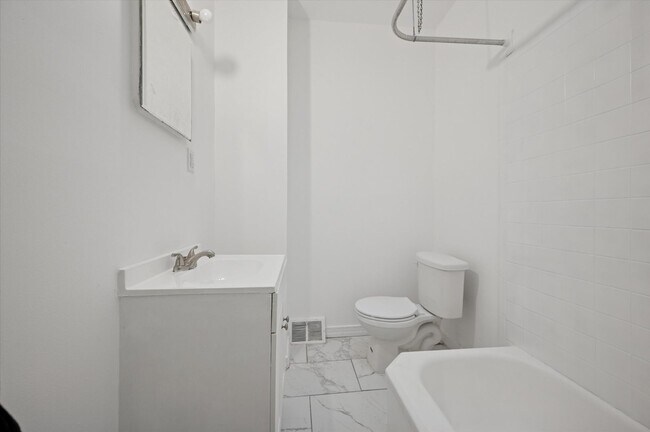 Building Photo - 2 Bedroom House West Philly