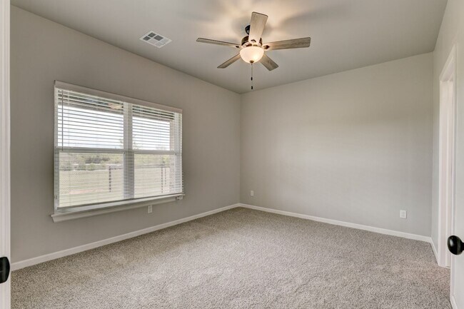 Building Photo - 710 League Cir