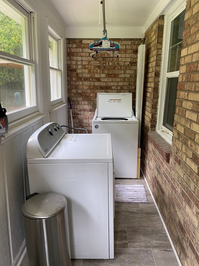 Building Photo - Spacious 3BR/2BA with Open Layout and Large Backyard