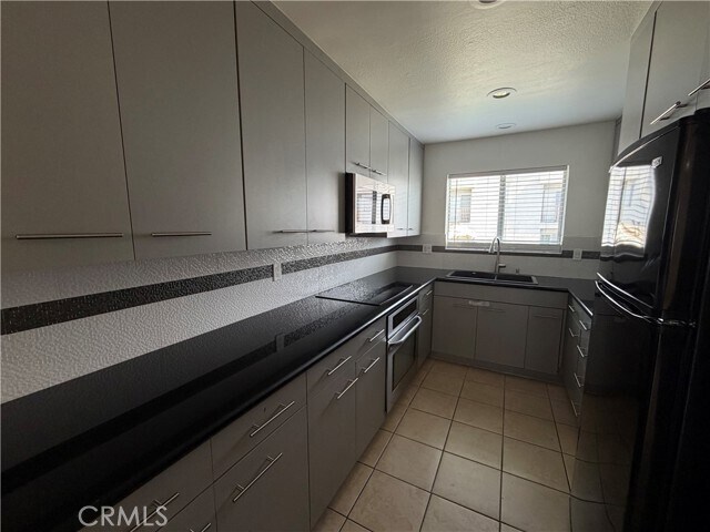 Building Photo - 240 W Verdugo Ave