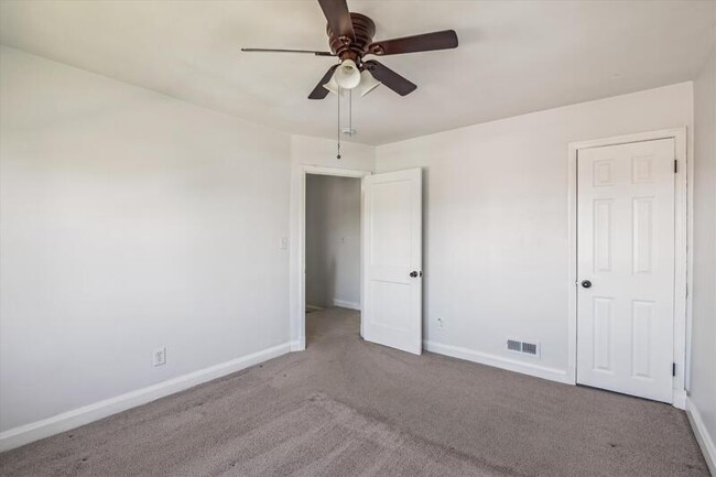 Building Photo - 3627 Elmora Ave