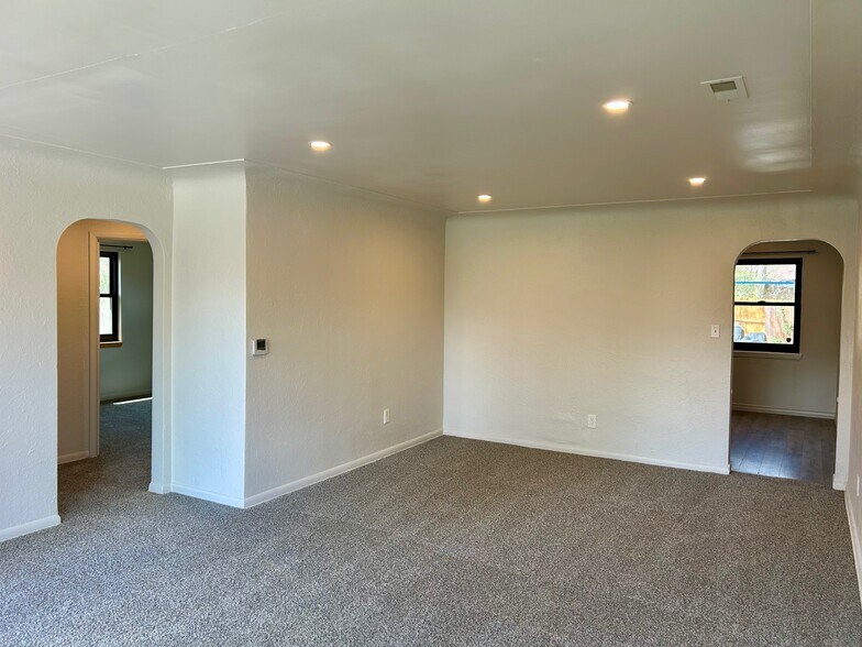 Building Photo - 1295 Vance St