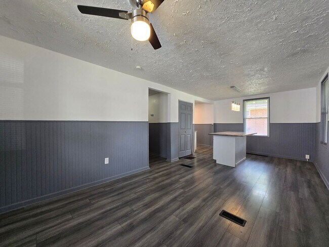 Building Photo - 2832 Rushland Dr