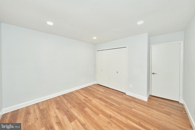 Building Photo - 9900 Kingsbridge Dr