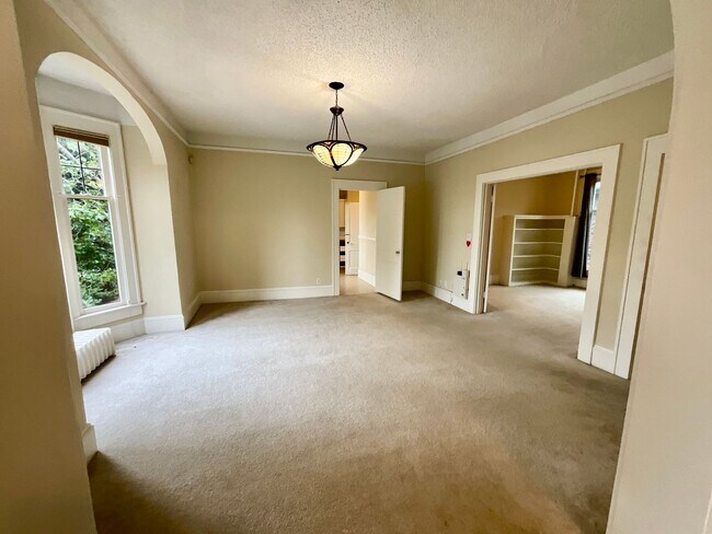 Building Photo - $500 Move In Special - Beautiful 3-bedroom...