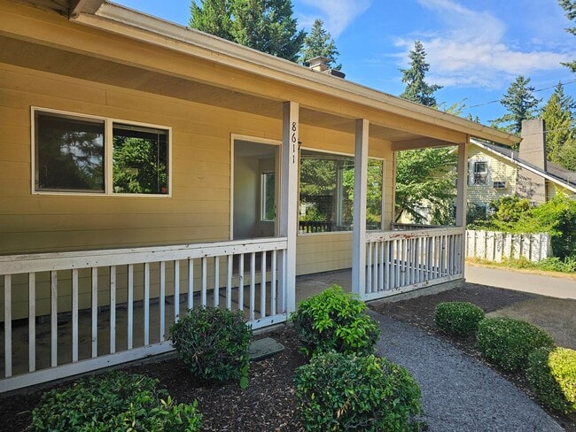 Building Photo - CLOSE IN SW PORTLAND RANCH 3/2 + 2 CAR GAR...