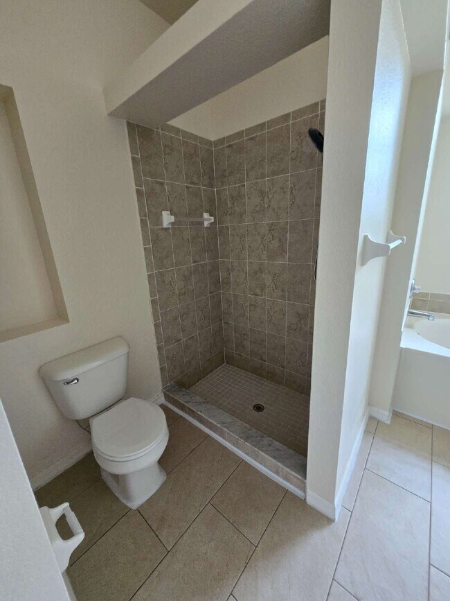 Building Photo - "Charming 3-Bed, 2-Bath Haven in Spring Hill – Your Perfect Florida Retreat!"