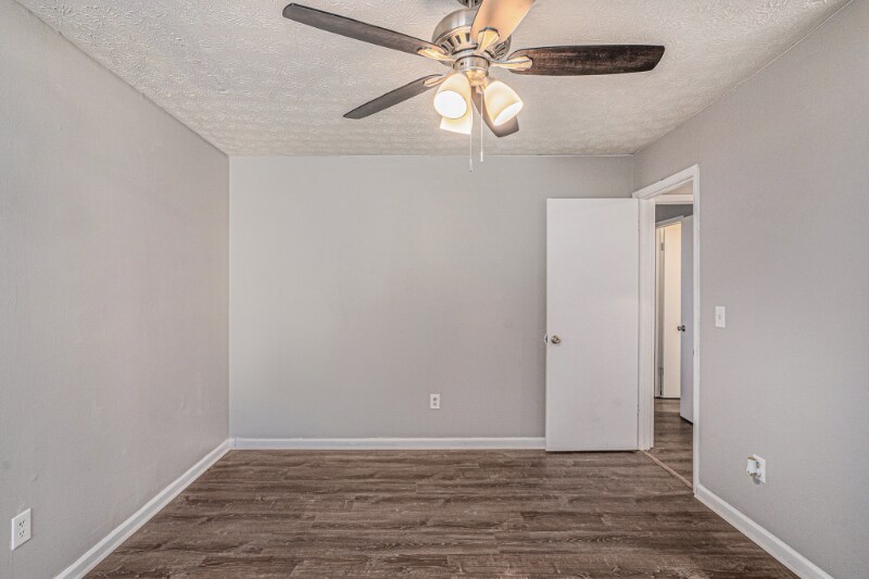 Building Photo - 5472 Glen Haven Dr