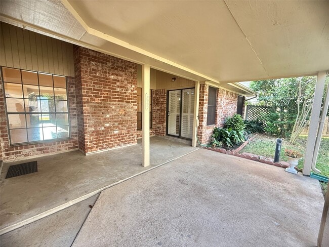 Building Photo - 2934 Field Line Dr